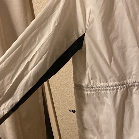 ADIDAS White Windbreaker Large - Picture 3 of 6